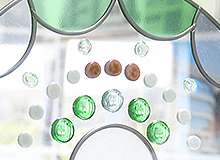 Витраж с бевелсами и кабошонами